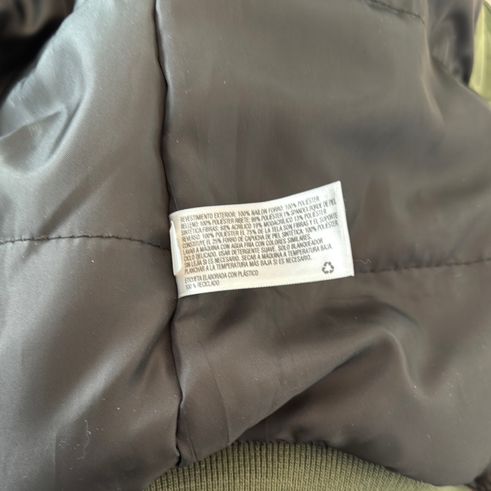 Stylish Olive Bomber Jacket with Faux Fur Trim - Picture 8 of 8